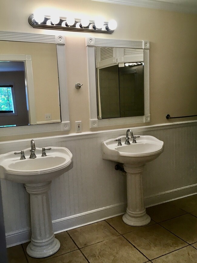 8 Hilton Haven Rd in Key West, FL - Foto de edificio - Building Photo