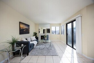 2950 Anawood Way, Unit 3-Bed Condo Spring Valley in Spring Valley, CA - Foto de edificio - Building Photo