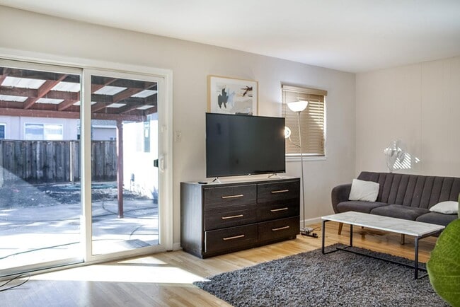 2640 Castello Way in Santa Clara, CA - Building Photo - Building Photo