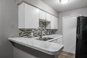 Cantera Apartment Homes in Carrollton, TX - Foto de edificio - Interior Photo