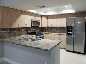 10847 NW 7th St, Unit 16 in Miami, FL - Building Photo - Building Photo