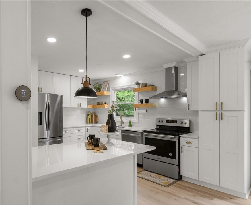 13405 Wisteria Dr, Unit New renovated home in Germantown, MD - Foto de edificio