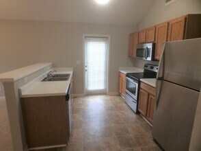 5216 Alexander St in Union City, GA - Building Photo - Building Photo