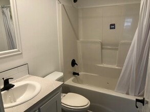 69 Manchester St in Concord, NH - Building Photo - Building Photo