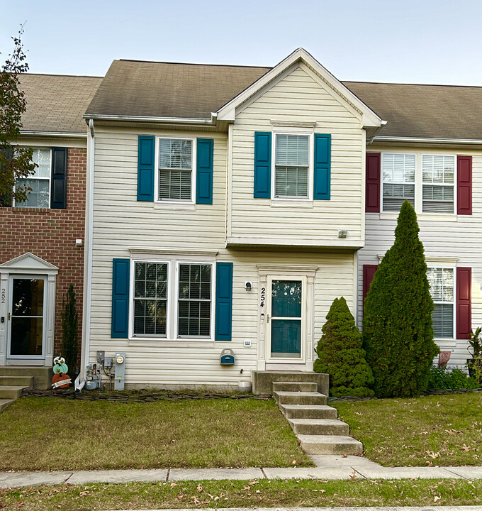 254 Seneca Ter in Pasadena, MD - Building Photo