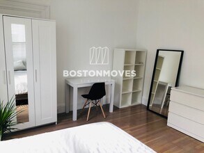 7 Imrie Rd, Unit 1 in Boston, MA - Foto de edificio - Building Photo