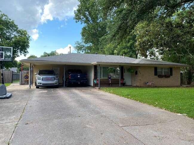 property at 866 Sewanee Pl