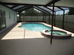 3006 Annadale Cir in Brandon, FL - Building Photo - Building Photo