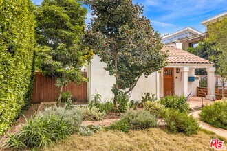 1134 N Poinsettia Pl in West Hollywood, CA - Building Photo - Building Photo