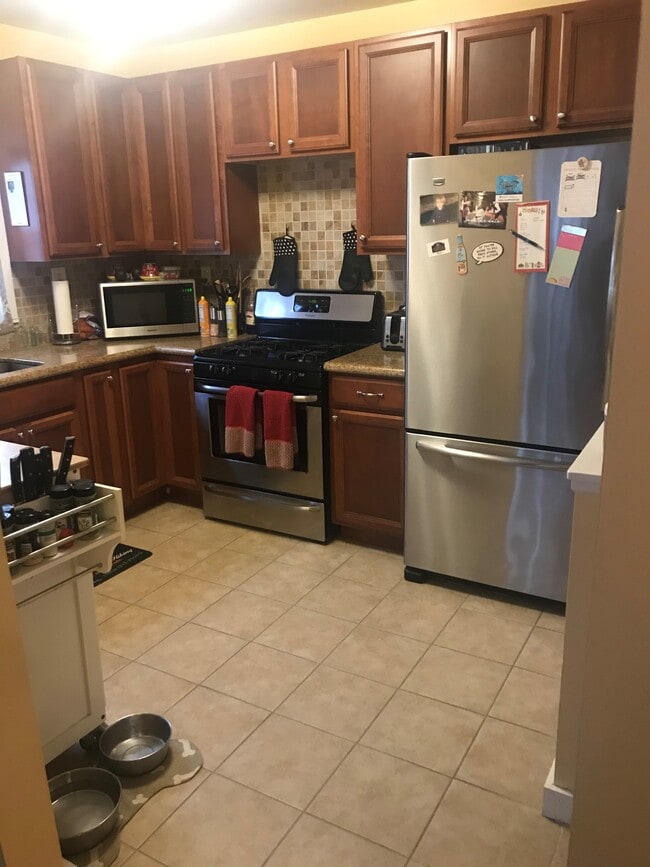 30 East Main St., Unit 2nd Floor in Branford, CT - Foto de edificio - Building Photo