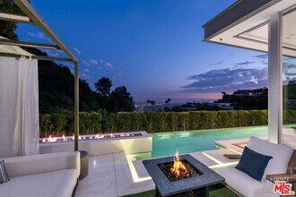 1814 N Doheny Dr, Unit 563012 in Los Angeles, CA - Foto de edificio - Building Photo