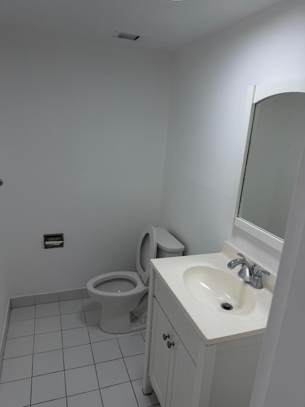 13499 Biscayne Blvd in North Miami, FL - Foto de edificio - Building Photo