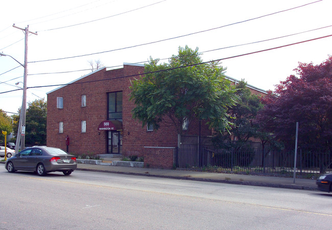 567-571 Washington St in Quincy, MA - Foto de edificio - Building Photo