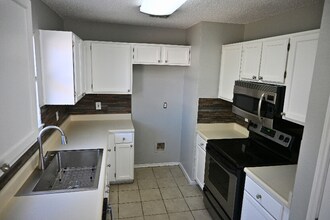 3138 Smoke Creek in San Antonio, TX - Foto de edificio - Building Photo