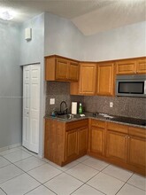 8988 NW 112th Terrace in Hialeah Gardens, FL - Foto de edificio - Building Photo