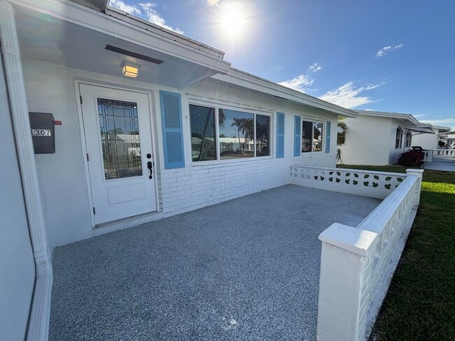 1307 SW 24th St in Boynton Beach, FL - Building Photo - Building Photo