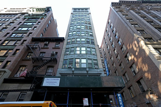 11 W 17th St in New York, NY - Building Photo - Building Photo