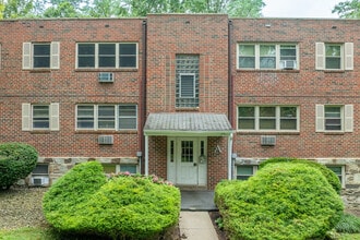 Rosewood Park in Roslyn, PA - Building Photo - Building Photo