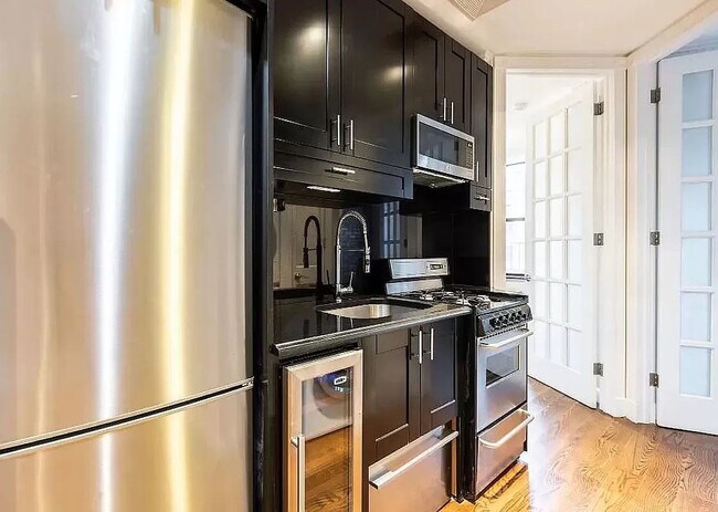 117 1st Ave., Unit 2 in New York, NY - Building Photo - Building Photo