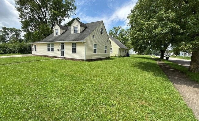 property at 2019 Fairport Ave