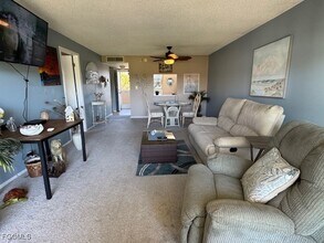 6102 Augusta Dr in Ft. Myers, FL - Foto de edificio - Building Photo