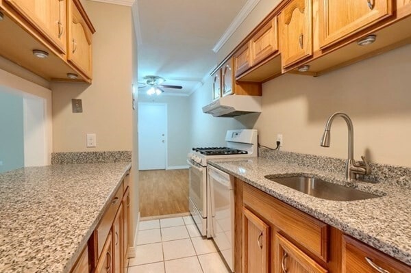 10 Longwood Dr in Andover, MA - Building Photo - Building Photo