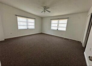 704 38th St W in Bradenton, FL - Foto de edificio - Building Photo