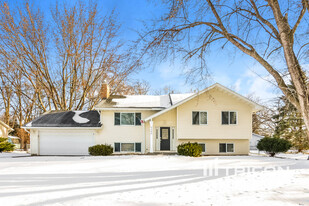 6580 E Fish Lake Rd in Maple Grove, MN - Building Photo