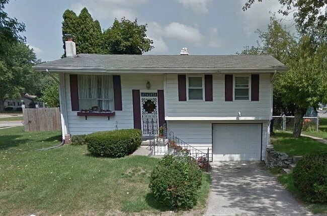 property at 2322 Aspen Ct