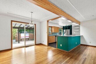 2948 SE Sherrett St in Milwaukie, OR - Building Photo - Building Photo