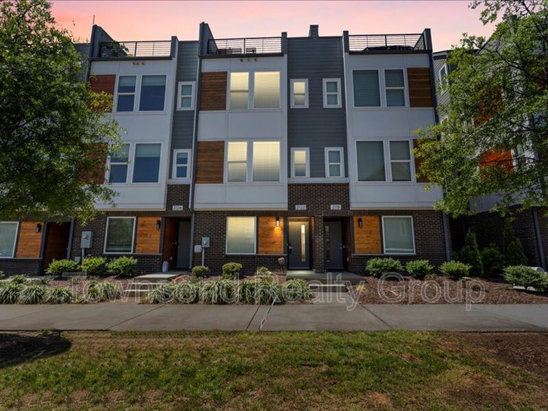 2122 Bryant Park Dr in Charlotte, NC - Building Photo