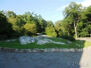 202 Chateau Rive in Peekskill, NY - Building Photo - Building Photo