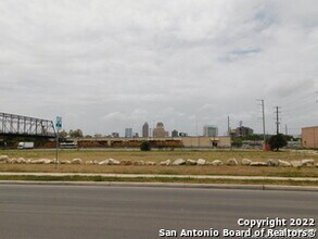 822 N Cherry St in San Antonio, TX - Building Photo - Building Photo