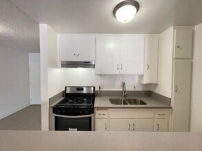 7425 S Sepulveda Blvd in Los Angeles, CA - Building Photo - Building Photo