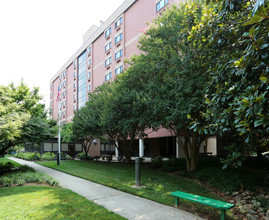 Carriage House Apartments in Raleigh, NC - Building Photo - Building Photo