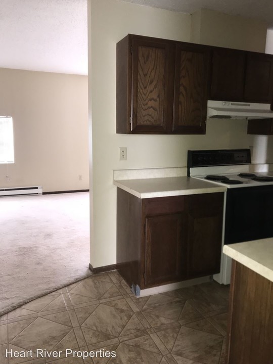 308 Sunrise Dr in Belfield, ND - Foto de edificio