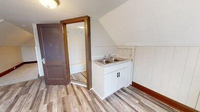 3210 W 98th St in Cleveland, OH - Building Photo - Building Photo