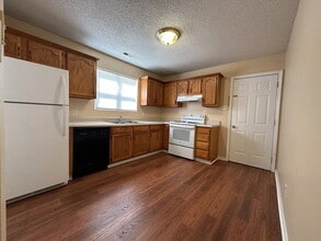 502 Thyme Ct in Jacksonville, NC - Building Photo - Building Photo