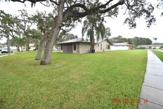 1455 Ridgelane Cir S in Clearwater, FL - Building Photo - Building Photo
