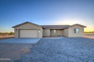 22955 Pine St in Wittmann, AZ - Building Photo