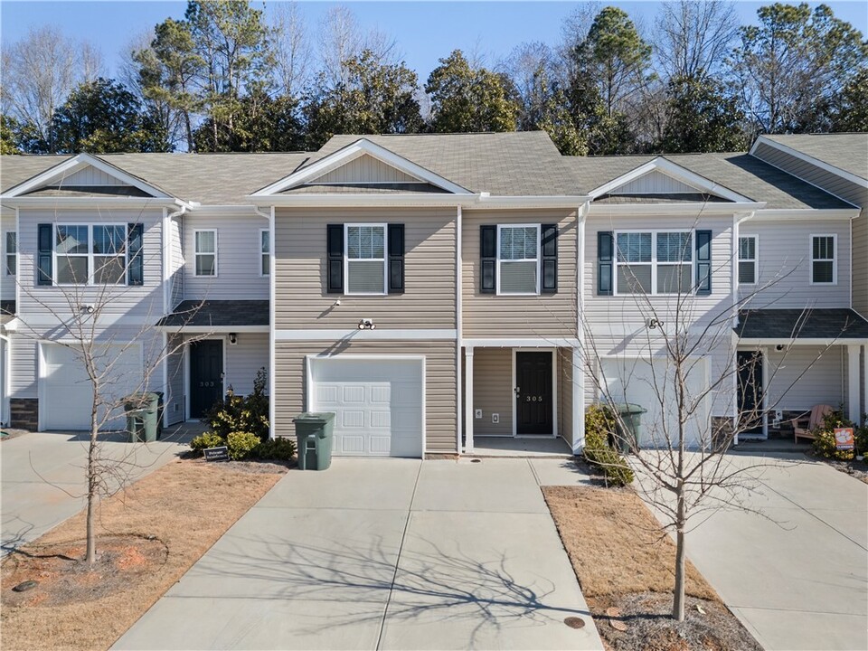 305 Oakmont Valley Trl in Seneca, SC - Building Photo