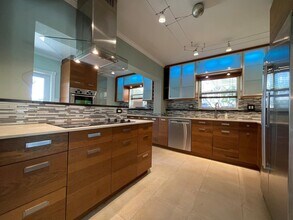 1754 NE 47th St in Oakland Park, FL - Foto de edificio - Building Photo