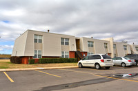 Hillcrest Green in Oklahoma City, OK - Building Photo - Building Photo