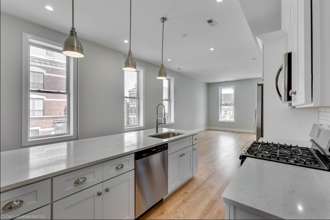 1800 S Throop St in Chicago, IL - Building Photo