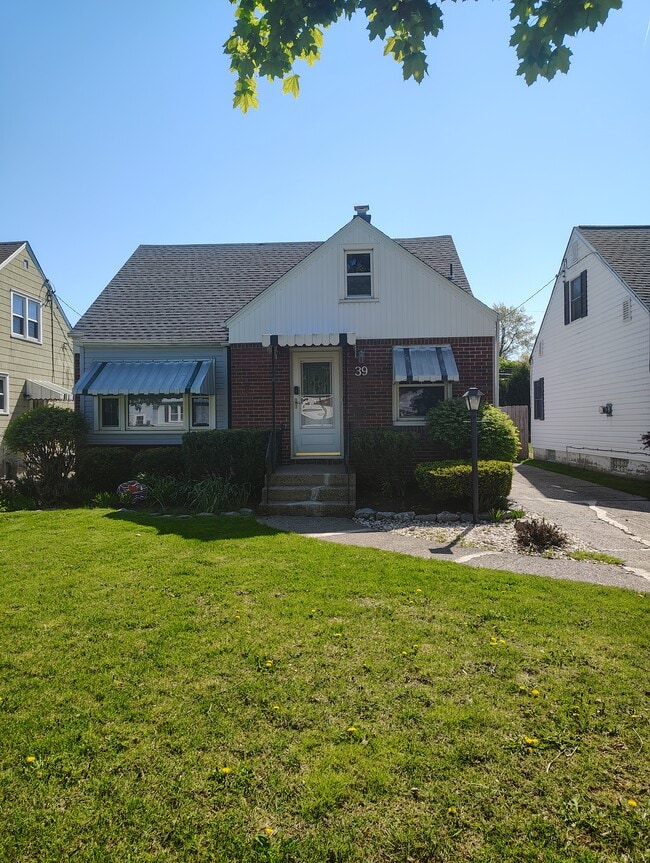property at 39 Manning Rd