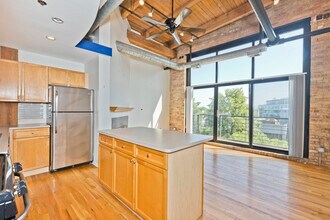 2210 W Wabansia Ave in Chicago, IL - Building Photo - Building Photo