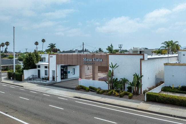 Mesa Vista Apartments in Costa Mesa, CA - Building Photo - Building Photo