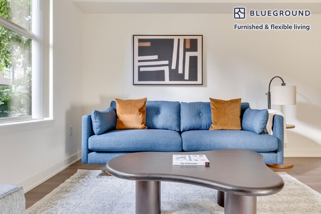 11000 NE 10th St in Bellevue, WA - Building Photo - Building Photo