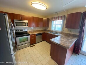 32 Briarwood Way in South Abington Township, PA - Building Photo - Building Photo