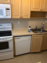 110 SE 2nd St in Hallandale Beach, FL - Building Photo - Building Photo